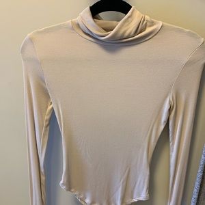 Aritzia/Talula long sleeve mock/turtle neck